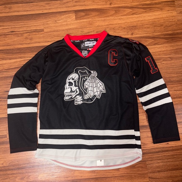 RARE Jonathan Toews Chicago Blackhawks Black Ice Skull NHL Hockey